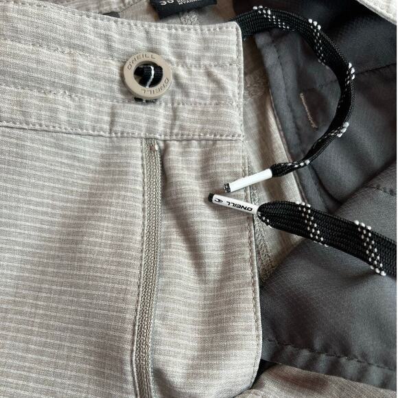 O'NEILL 11" Crossover Hybrid Shorts in Gray Men's 30" Waist - Picture 9 of 12